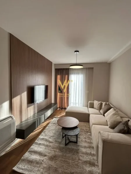 Tirane, jepet me qera apartament 1+1+Ballkon Kati 21, 78 m² 1.000 € (RRUGA E KAVAJES)