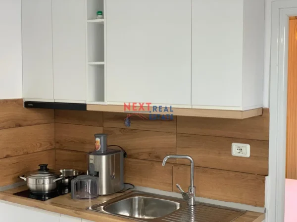 Vlore, jepet me qera apartament 1+1 , 400 € (LUNGOMARE)