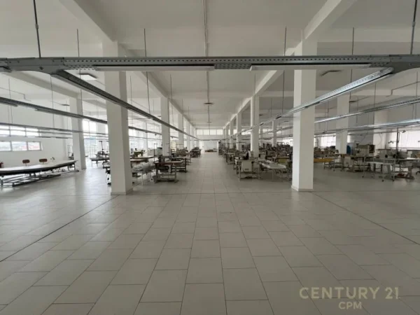 Tirane, jepet me qera ambjent biznesi Kati 3, 1.674 m² 6.000 € (VORE)