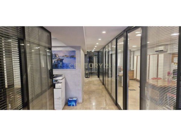 Tirane, shes ambjent biznesi , 120 m² 324.000 € (ZOGU I ZI)