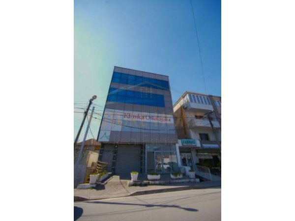 Tirane, jepet me qera ambjent biznesi Kati 5, 653 m² 4.500 Euro (sauk)