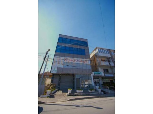 Tirane, jepet me qera ambjent biznesi Kati 5, 653 m² 4.500 Euro