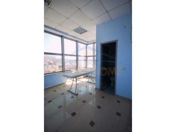 Tirane, jepet me qera ambjent biznesi Kati 5, 653 m² 4.500 Euro (sauk)
