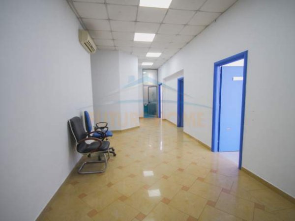 Tirane, jepet me qera ambjent biznesi Kati 5, 653 m² 4.500 Euro (sauk)