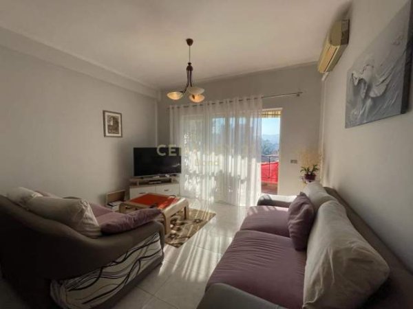 Tirane, jepet me qera apartament 3+1 Kati 4, 140 m² 650 Euro (Rr . Kavajes)