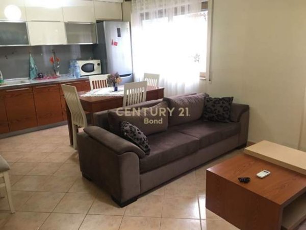 Tirane, jepet me qera apartament 2+1 Kati 1, 75 m² 500 Euro (Rr . Him Kolli)