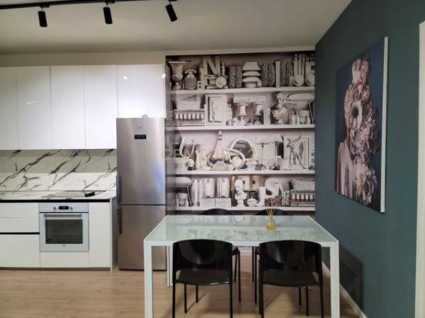 Tirane, jepet me qera apartament 1+1 Kati 4, 77 m² 400 Euro (Kodra e Diellit)