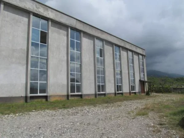 Shitet Toke 610 m2 dhe Ndertese 246 m2, Cmimi Fillestar 7,146,221 Lekë (Lagja Nazmi Rushiti, Peshkopi)