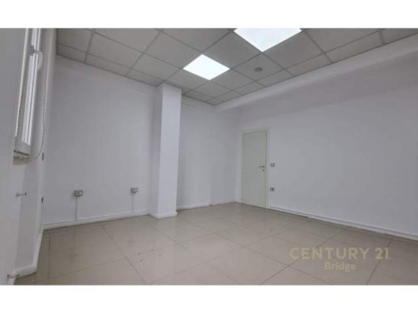 Tirane, jepet me qera apartament 2+1+BLK Kati 2, 85 m² 500 Euro (Square 21)