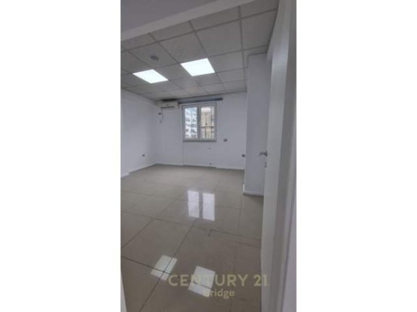 Tirane, jepet me qera apartament 2+1+BLK Kati 2, 85 m² 500 Euro (Square 21)