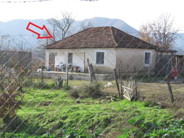shitet Tokë Arë +Truall & Ndërtesë , 1.689.600 Leke (Nderfushaz, Miredite)