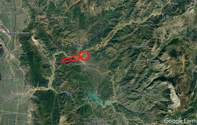 Shitet Tokë Arë 583 m² + Truall 300 m² & Ndërtesë 99 m², Cmimi Fillestar 1,689,600 Leke (Nderfushaz, Miredite)