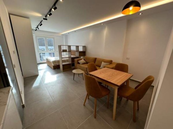 Tirane, jepet me qera garsonier 1+1 Kati 2, 50 m² 350 Euro (Rr: Ndre Mjeda ISh parku autobusave)