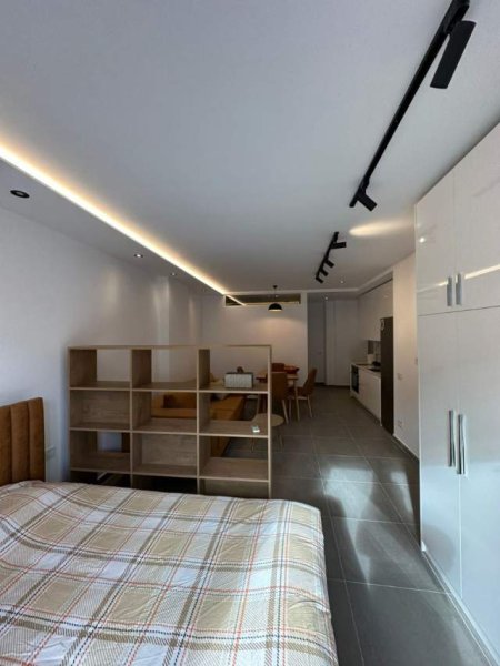 Tirane, jepet me qera garsonier 1+1 Kati 2, 50 m² 350 Euro (Rr: Ndre Mjeda ISh parku autobusave)
