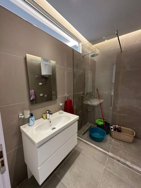 Tirane, jepet me qera garsonier 1+1 Kati 2, 50 m² 350 Euro (Rr: Ndre Mjeda ISh parku autobusave)