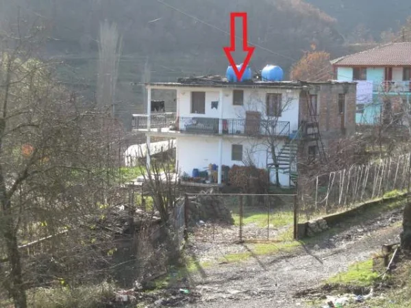 Shitet Truall 300 m² dhe Ndertese 2-kat 122 m², Cmimi Fillestar 4,928,000 Leke (Fushe Lumth, Miredite)