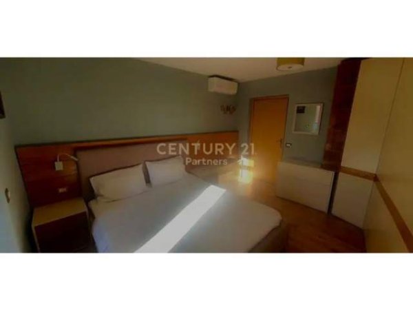 Tirane, jepet me qera apartament 3+1 Kati 3, 600 Euro