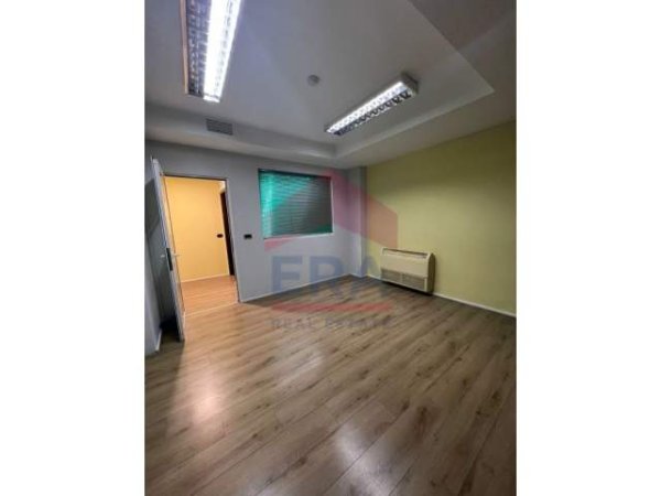 📌Tirane, jepet me qera ambjent biznesi Kati 2, 280 m² 4500 Euro