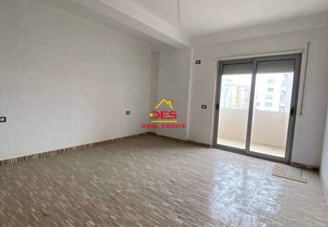 Vlore, shitet apartament Kati 8, 96 m² 81.659 Euro (Bulevardi Isamil Qemali, Vlorë)