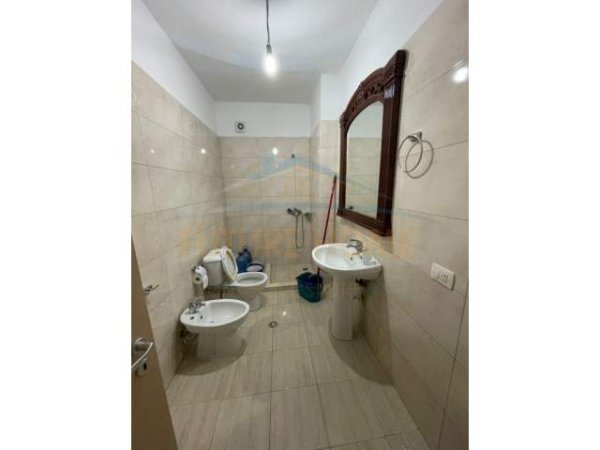 Tirane, jepet me qera apartament 2+1+A+BLK Kati 5, 91 m² 400 Euro (Unaza e Re)