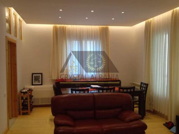Tirane, jepet me qera Vile 3 Katshe Kati 3, 306 m² 2.000 Euro
