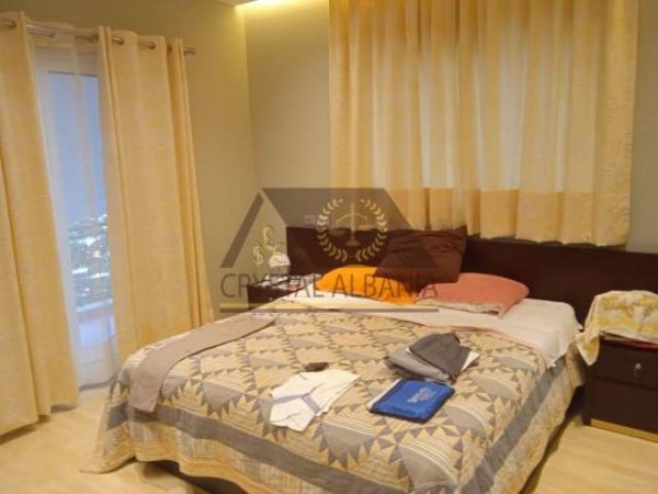 Tirane, jepet me qera Vile 3 Katshe Kati 3, 306 m² 2.000 Euro