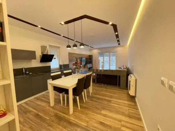 Tirane, jepet me qera apartament 3+1+BLK Kati 3, 129 m² 1.500 Euro (Liqeni i Tiranes)