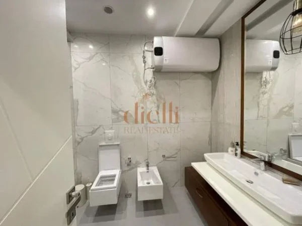 Tirane, jepet me qera apartament 3+1+BLK Kati 3, 129 m² 1.500 Euro (Liqeni i Tiranes)