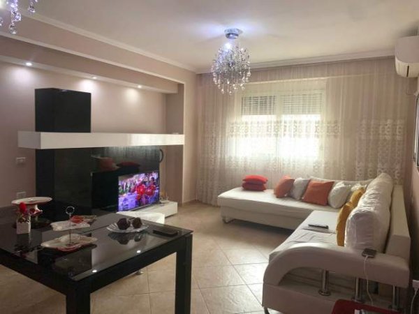 Tirane, shitet apartament 2+1 Kati 6, 111 m² 200.000 Euro (selvia)