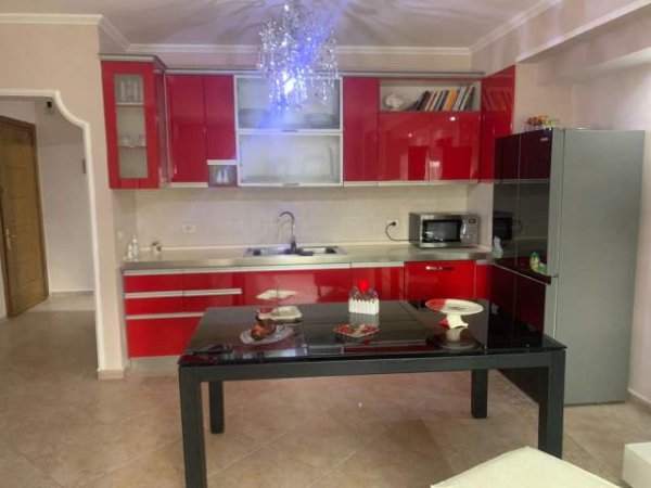 Tirane, shitet apartament 2+1 Kati 6, 111 m² 200.000 Euro (selvia)