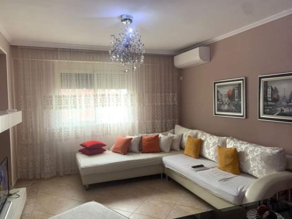 Tirane, shitet apartament 2+1 Kati 6, 111 m² 200.000 Euro (selvia)