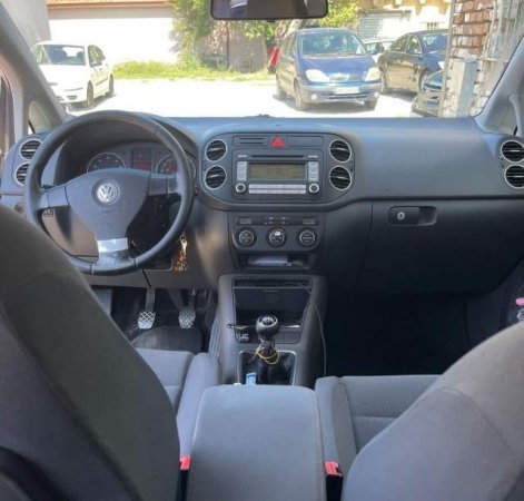 Tirane, shes makine Volkswagen Golf plus Viti 2007, 3.900 Euro