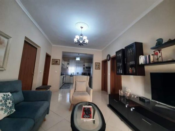 Tirane, jepet me qera apartament 2+1+BLK Kati 3, 72 m² 500 Euro (Rruga e Durresit)