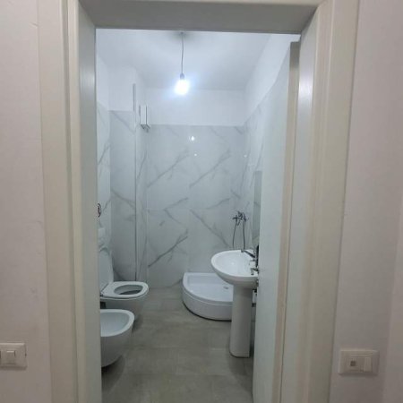 Tirane, jepet me qera apartament Kati 4, 55 m² 400 Euro