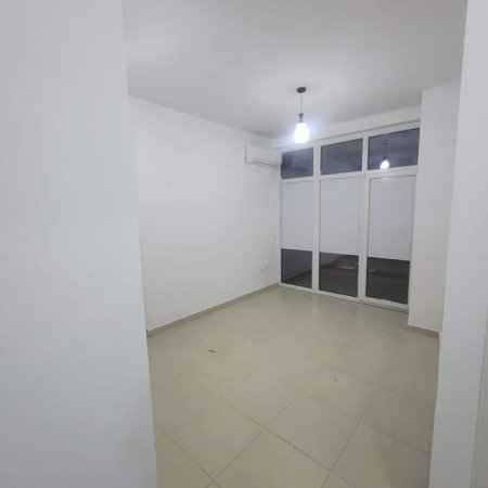 Tirane, jepet me qera apartament Kati 4, 55 m² 400 Euro