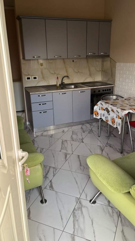 Tirane, jepet me qera apartament 1+1+BLK Kati 3, 45 m² 33.000 Leke (Rruga e Dibres prane fakultetit te mjekesise)