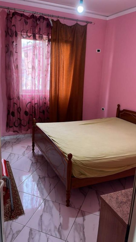 Tirane, jepet me qera apartament 1+1 Kati 3, 40 m² 30.000 Leke (Fakulteti i Mjekesise)