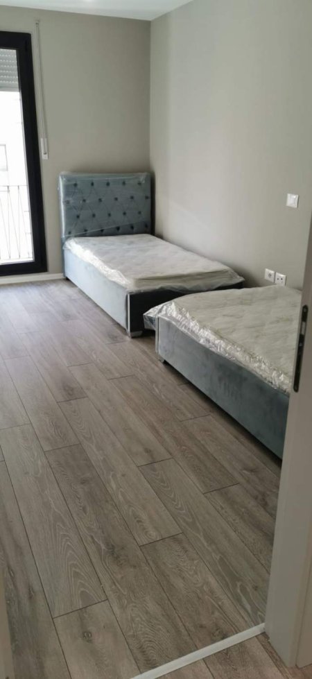 Tirane, jepet me qera apartament 2+1 Kati 4, 120 m² 550 Euro (Oxhaku)
