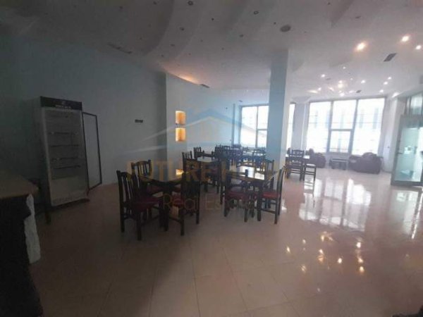 Durres, jepet me qera ambjent biznesi Kati 1, 155 m² 500 Euro (Plazh, Iliria)