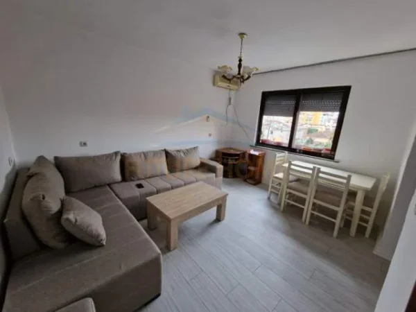 Tirane, jepet me qera apartament 2+1 Kati 5, 74 m² 350 Euro (Rruga Ferit Xhajko)