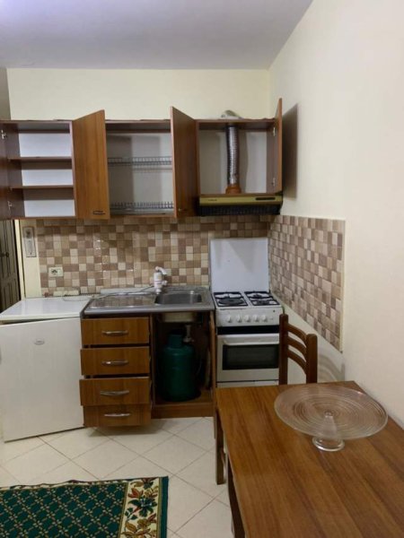 Tirane, jepet me qera apartament 1+1+BLK Kati 2, 50 m² 35.000 Leke (rruga Haxhi Hysen Dalliu)