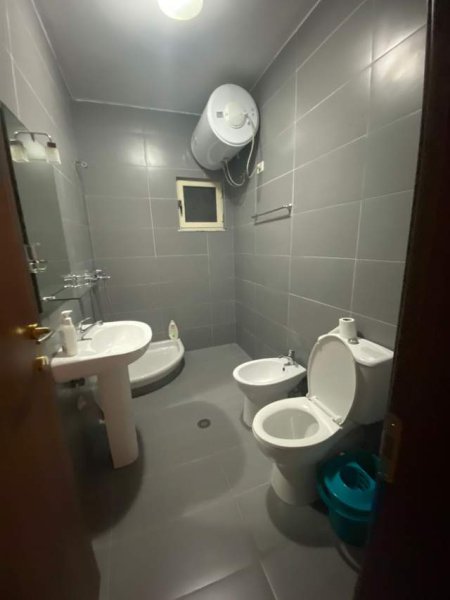 Tirane, jepet me qera apartament 2+1+BLK Kati 11, 85 m² 400 Euro (Ish Fusha e Aviacionit)