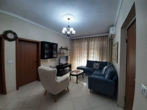 Tirane, jepet me qera apartament 2+1+BLK Kati 3, 72 m² 500 Euro (Rruga e Durresit)
