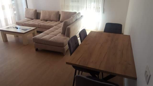 Tirane, jepet me qera apartament 2+1+BLK Kati 1, 85 m² 400 Euro (kongresi manastirit)