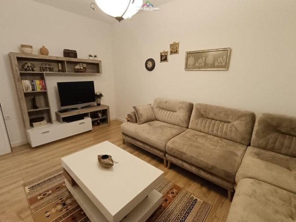 Tirane, jepet me qera apartament 2+1 Kati 3, 80 m² 600 € (don bosko)