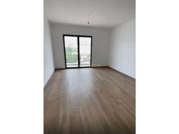 Tirane, jepet me qera apartament+verande | Penthouse 3+1+Aneks+Ballkon Kati 8, 130 m² 800 € (Farmacia 10)