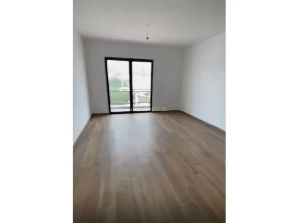Tirane, jepet me qera apartament+verande | Penthouse 3+1+Aneks+Ballkon Kati 8, 130 m² 800 € (Farmacia 10)