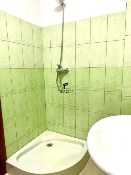 Tirane, jepet me qera garsonier 1+1 Kati 4, 45 m² 500 € (KOMUNA E PARISIT)