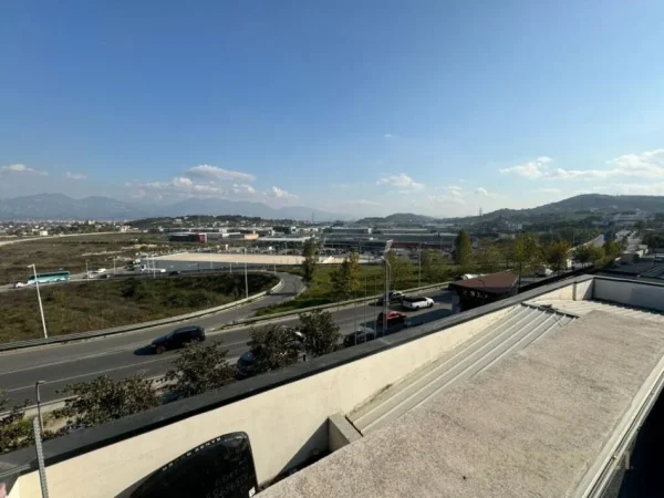 Tirane, shes ambjent biznesi , 1.820 m² 3.000.000 € (AUTOSTRADA TIRANË – DURRËS)