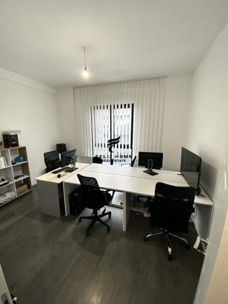 Tirane, jepet me qera zyre Kati 4, 133 m² 900 € (21 DHJETORI)